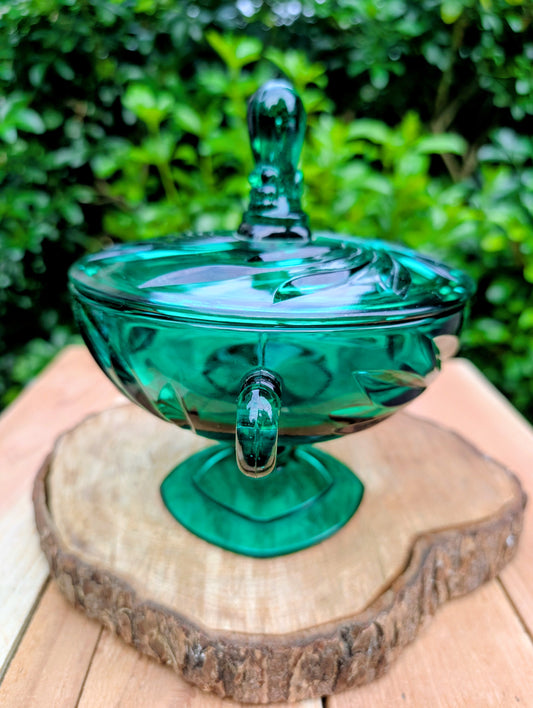 Bring timeless Mid-Century charm to your home with this vintage Indiana Glass Willow covered pedestal candy dish in rich emerald green. Its sculptural leaf motif, elegant pedestal base, and original lid make it a beautiful display piece for entertaining or seasonal décor.