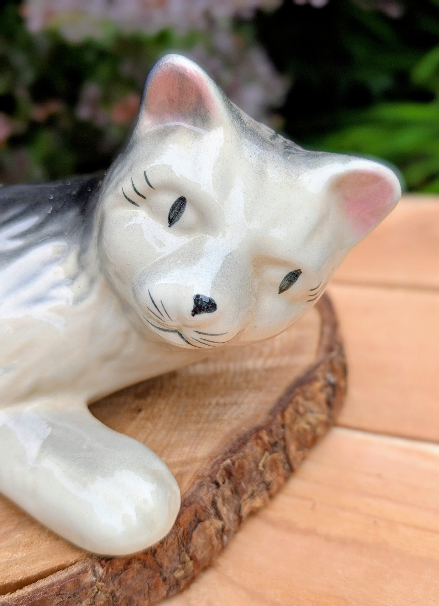 Bring a touch of mid-century whimsy to your home or garden with this vintage hand-painted ceramic wall hugger cat. Its generous 14-inch size, expressive face, and glossy gray-and-black finish make it a charming collectible for cat lovers and vintage décor enthusiasts alike.
