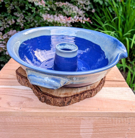 Bring handcrafted Southern stoneware into your kitchen with this vintage Tumbleweed Pottery Dixie Chicken Cooker. Designed to roast poultry upright for juicy, flavorful results, its vibrant cobalt blue glaze also makes it a beautiful serving and display piece when not in use.