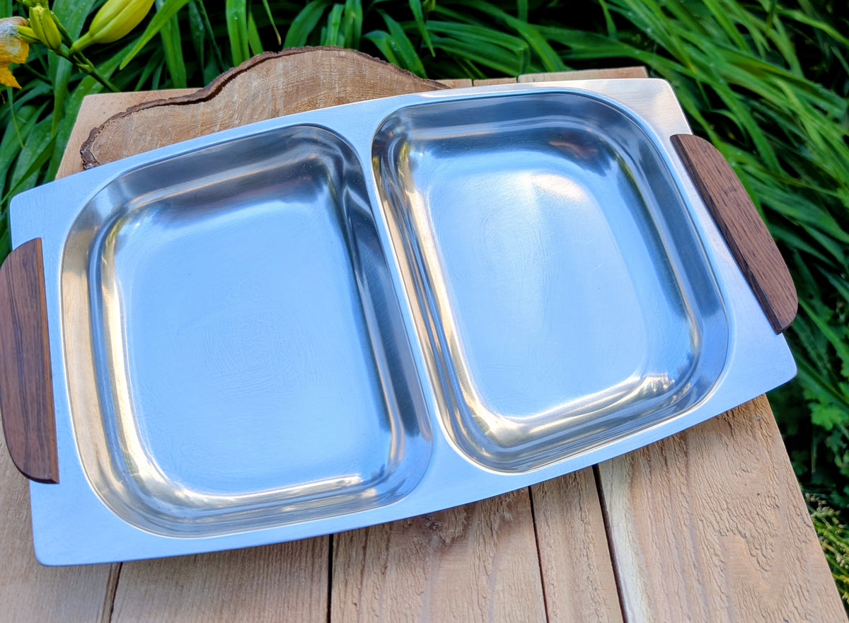 Invite a greater variety of backyard birds to your garden with this repurposed vintage stainless steel divided serving tray. Featuring two feeding compartments and warm wood handles, this one-of-a-kind piece combines timeless vintage style with practical bird-friendly function.
