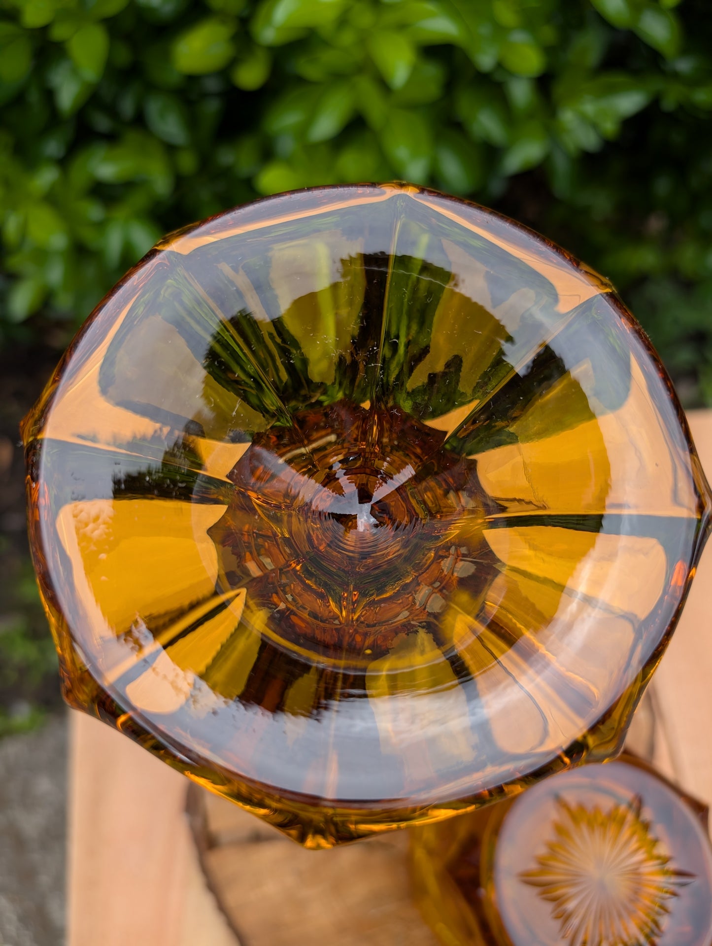 A stunning matching set of vintage Indiana Glass in the iconic Kings Crown (Coin) pattern. This coordinated amber glass collection includes a covered pedestal vase and matching covered candy dish, each with its original lid. A beautiful Mid-Century display for collectors and vintage home décor enthusiasts.