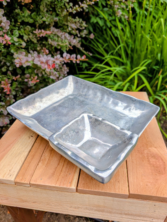 Elevate everyday entertaining with the handcrafted Beatriz Ball SOHO Linda Chip & Dip Serving Set. Made from hand-polished sand-cast aluminum, this contemporary two-piece serving platter combines timeless elegance with exceptional durability for gatherings large and small.
