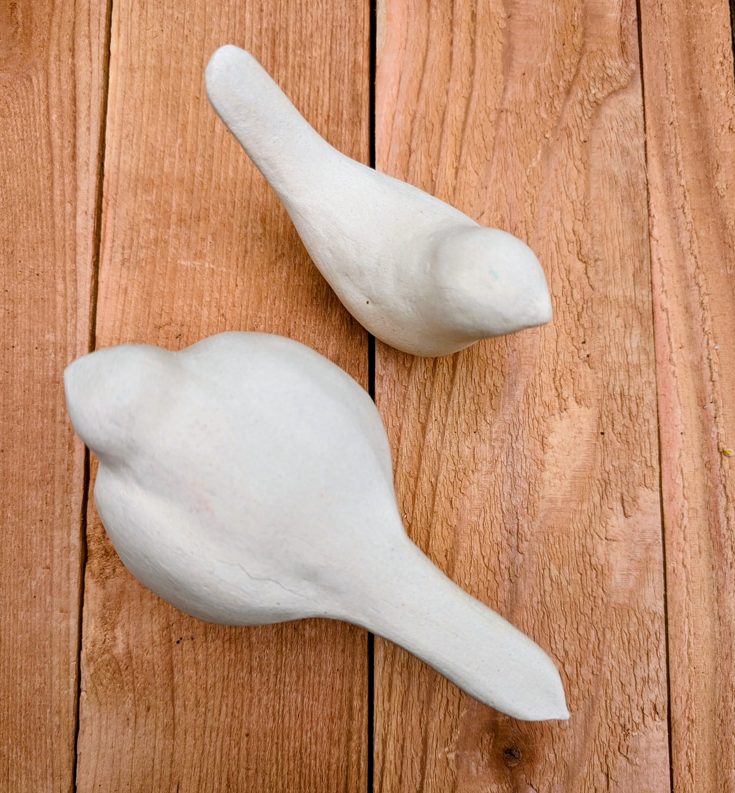 Bring a sense of calm to your home with this charming pair of minimalist ceramic bird figurines. Their soft matte finish and organic silhouettes blend beautifully with Scandinavian, Japanese, and nature-inspired interiors, making them timeless accents for shelves, mantels, and tabletop displays.