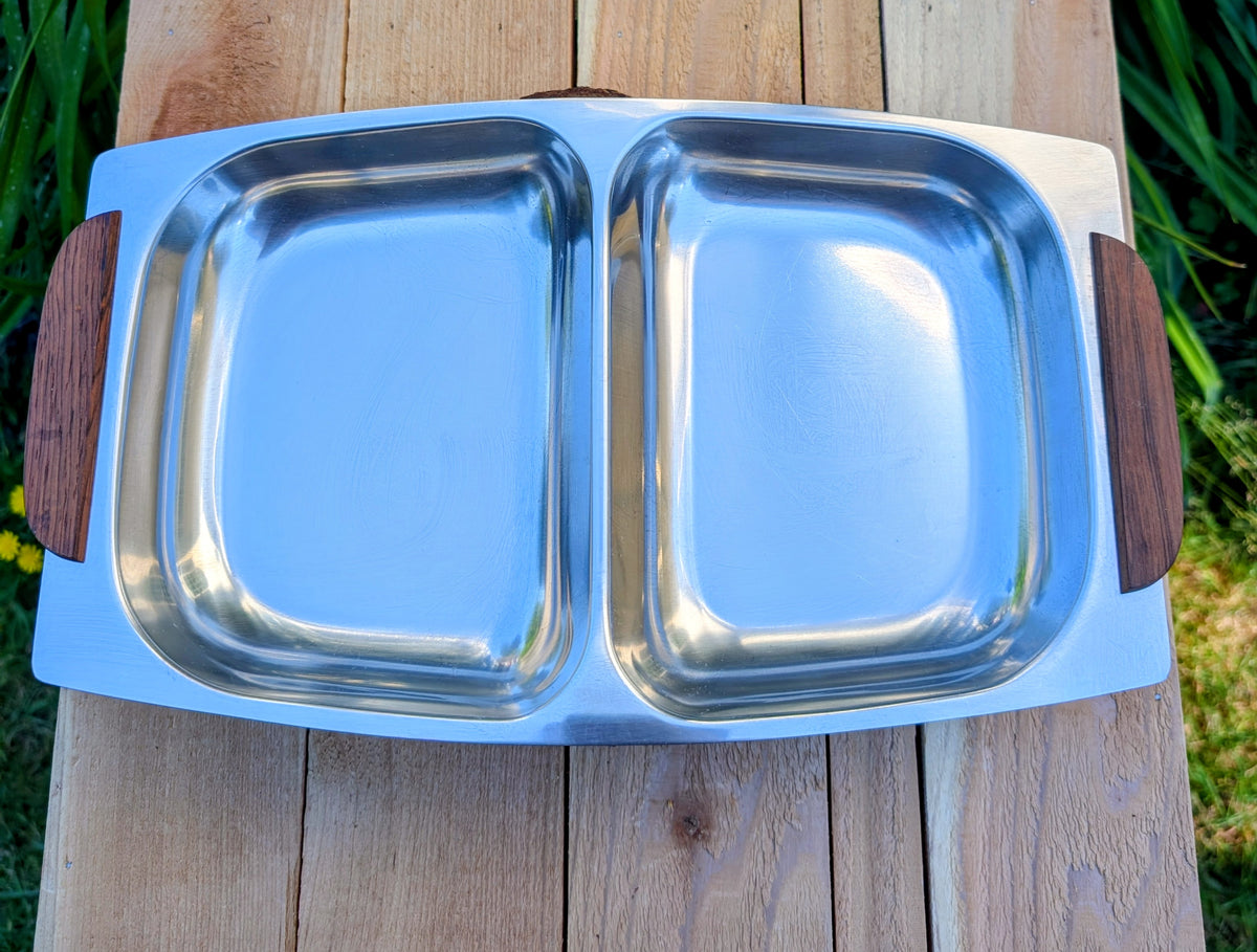 Invite a greater variety of backyard birds to your garden with this repurposed vintage stainless steel divided serving tray. Featuring two feeding compartments and warm wood handles, this one-of-a-kind piece combines timeless vintage style with practical bird-friendly function.