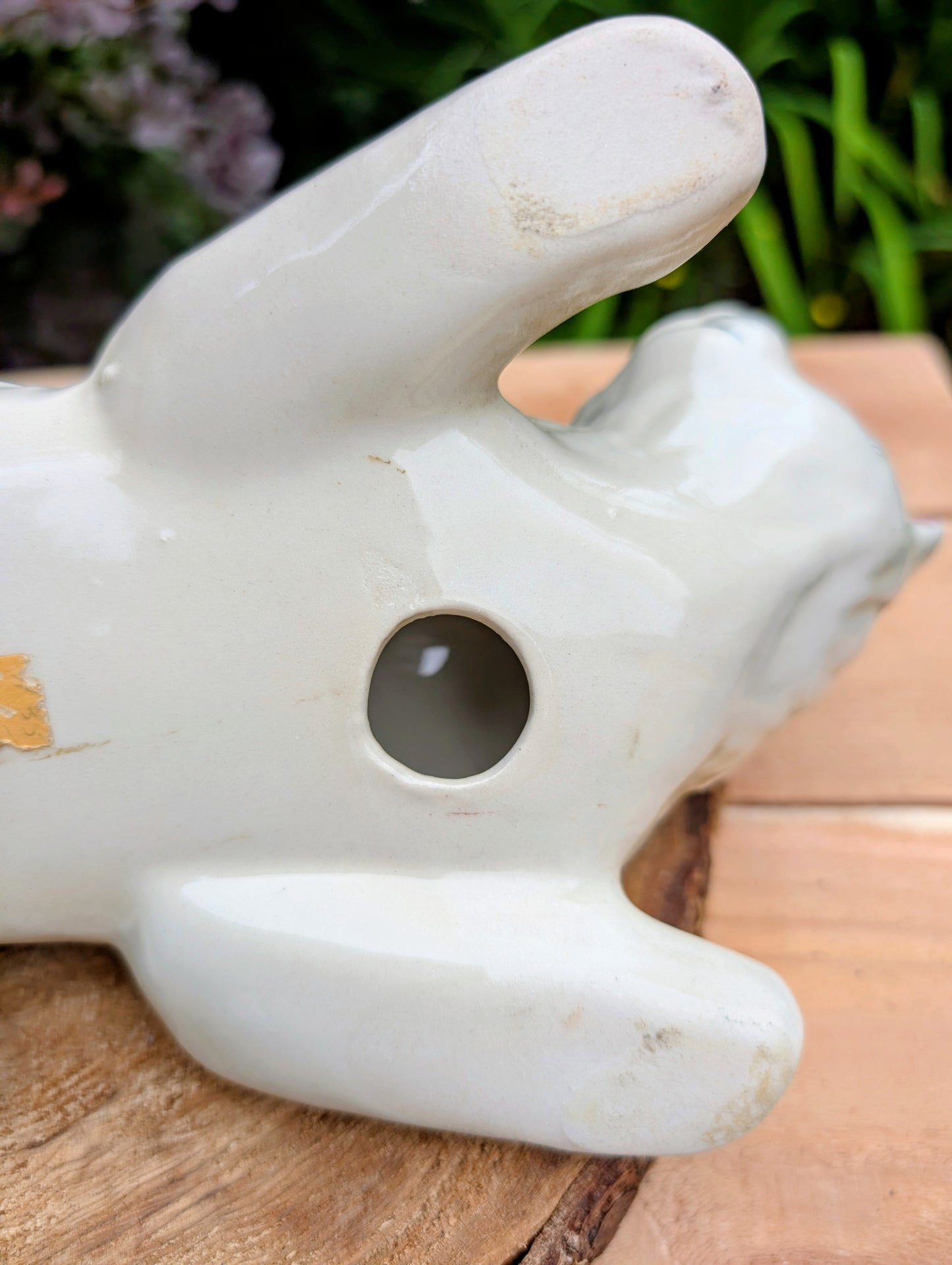 Bring a touch of mid-century whimsy to your home or garden with this vintage hand-painted ceramic wall hugger cat. Its generous 14-inch size, expressive face, and glossy gray-and-black finish make it a charming collectible for cat lovers and vintage décor enthusiasts alike.