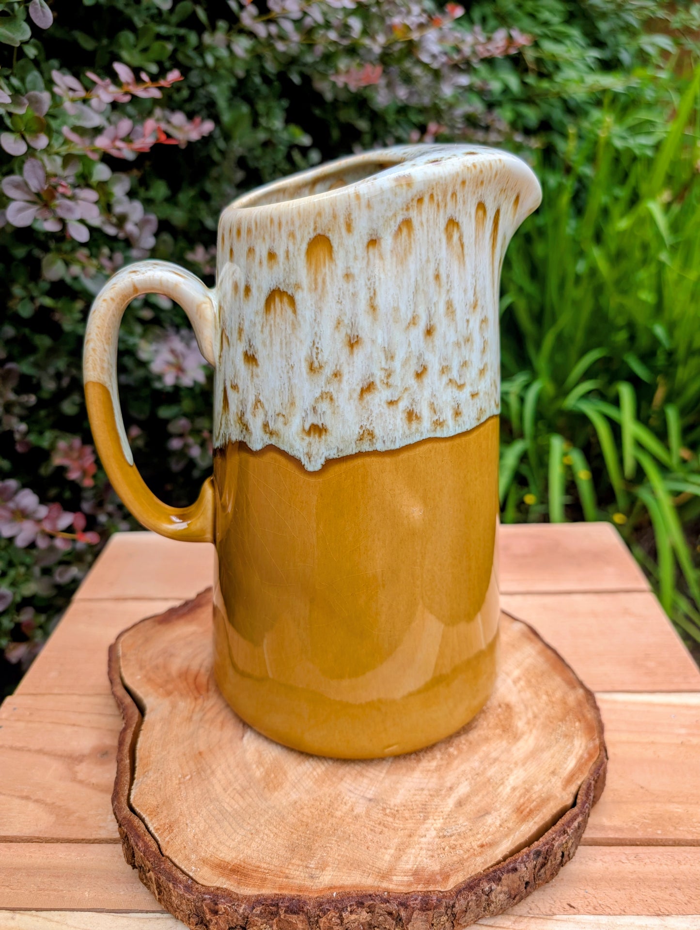 Bring timeless American craftsmanship into your home with this vintage Canonsburg Pottery Carefree Ironstone pitcher in the sought-after Butterscotch pattern. Its warm caramel glaze and signature white drip finish make it equally beautiful as a serving pitcher, floral vase, or rustic farmhouse accent.