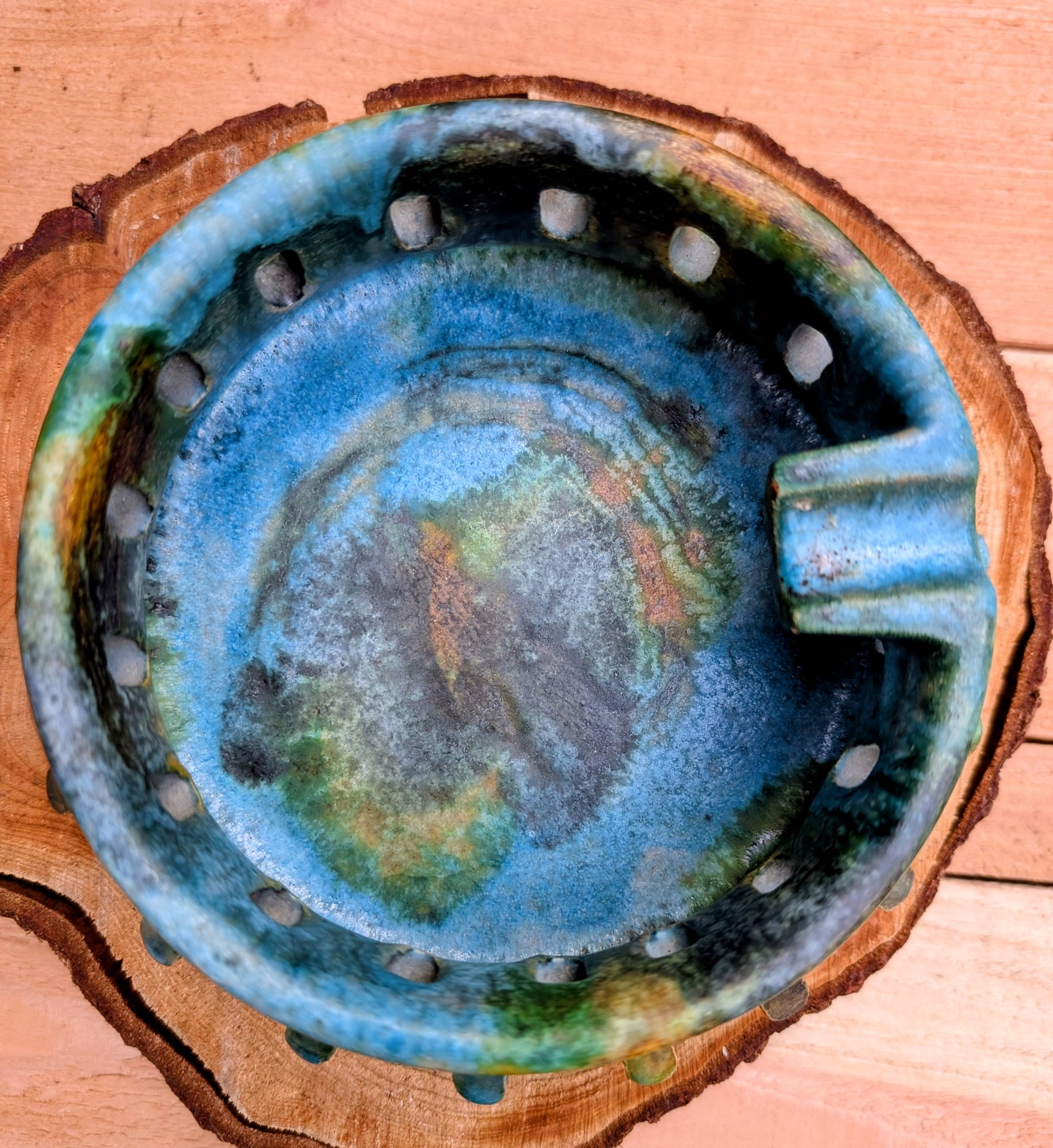 An authentic Alvino Bagni Italian art pottery ashtray, attributed to the celebrated Sea Garden collection produced for the American market through Raymor during the late 1960s. Its richly layered volcanic glaze and sculptural form make it equally stunning as a decorative bowl, catchall, or collectible Mid-Century Modern accent.