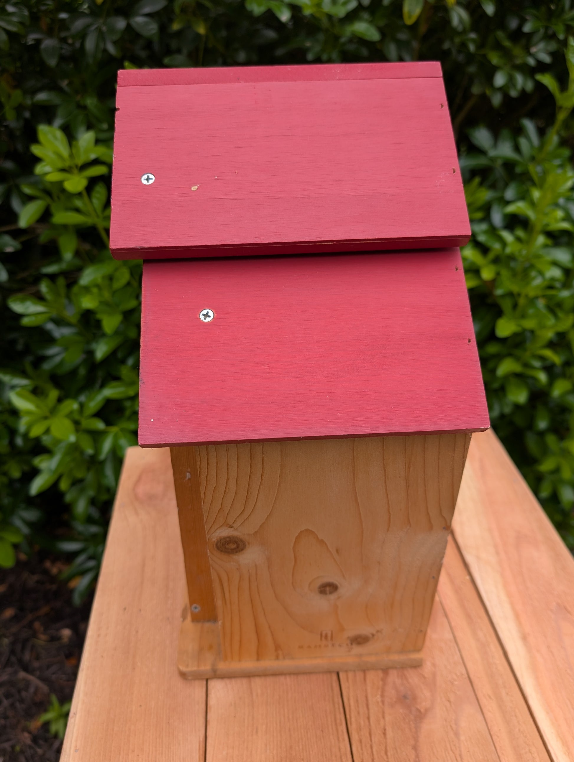 Create a welcoming refuge for native pollinators with this multi-chamber wooden insect hotel. Designed for solitary bees, butterflies, and other beneficial insects, it brings both natural beauty and ecological purpose to any garden or patio.