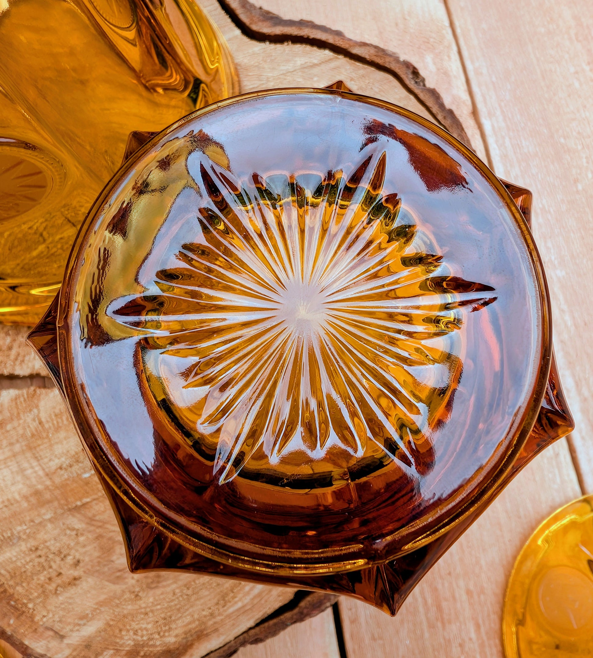 A stunning matching set of vintage Indiana Glass in the iconic Kings Crown (Coin) pattern. This coordinated amber glass collection includes a covered pedestal vase and matching covered candy dish, each with its original lid. A beautiful Mid-Century display for collectors and vintage home décor enthusiasts.