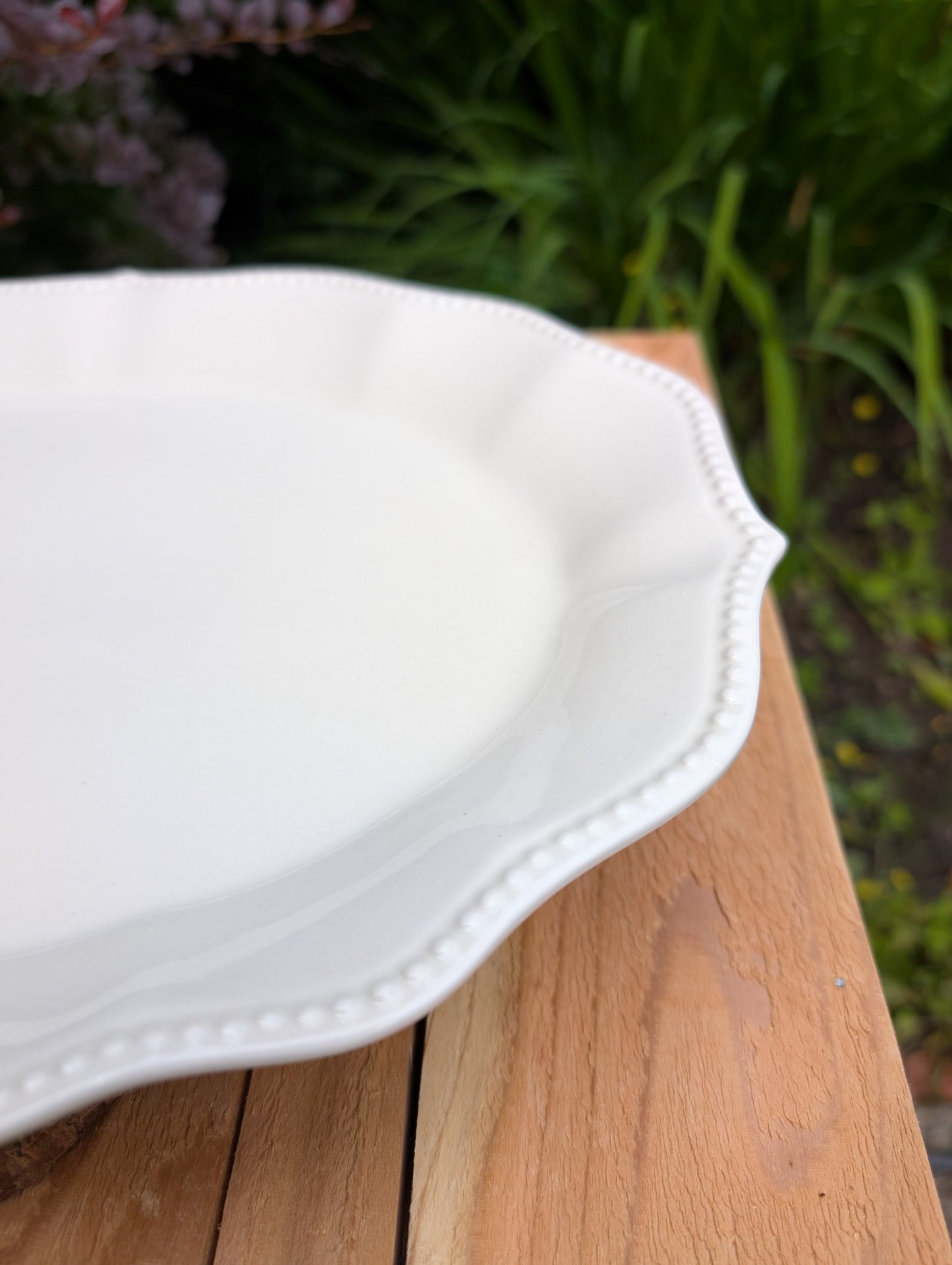 Gather & Feed™ Farmhouse Scallop Bird Feeding Platter
