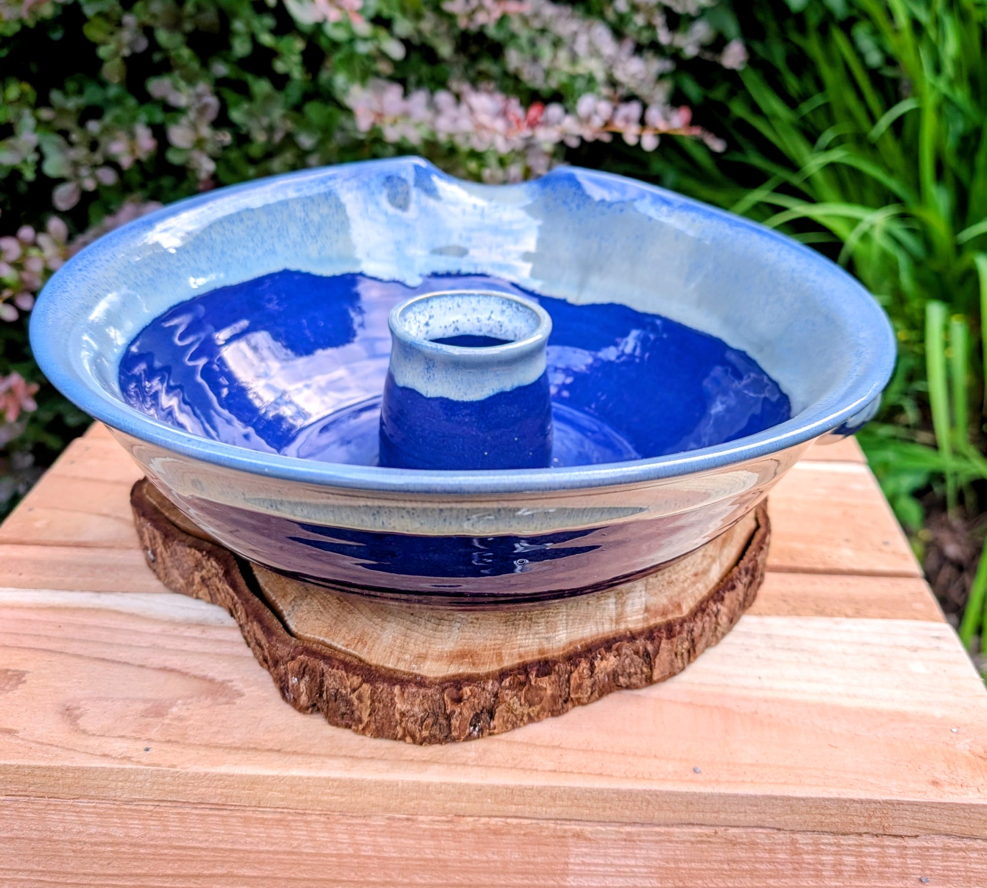 Bring handcrafted Southern stoneware into your kitchen with this vintage Tumbleweed Pottery Dixie Chicken Cooker. Designed to roast poultry upright for juicy, flavorful results, its vibrant cobalt blue glaze also makes it a beautiful serving and display piece when not in use.