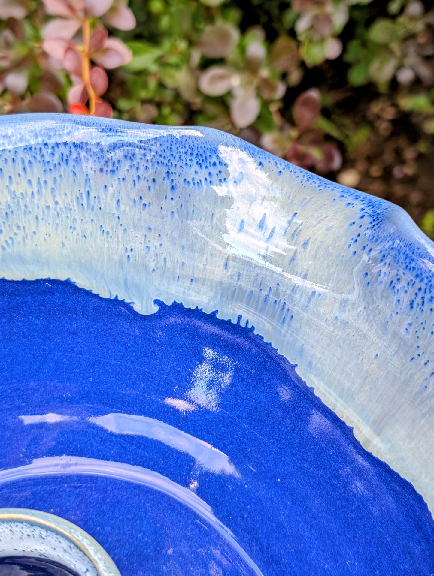 Bring handcrafted Southern stoneware into your kitchen with this vintage Tumbleweed Pottery Dixie Chicken Cooker. Designed to roast poultry upright for juicy, flavorful results, its vibrant cobalt blue glaze also makes it a beautiful serving and display piece when not in use.