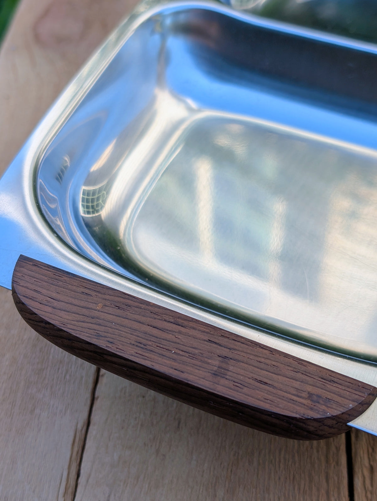 Invite a greater variety of backyard birds to your garden with this repurposed vintage stainless steel divided serving tray. Featuring two feeding compartments and warm wood handles, this one-of-a-kind piece combines timeless vintage style with practical bird-friendly function.