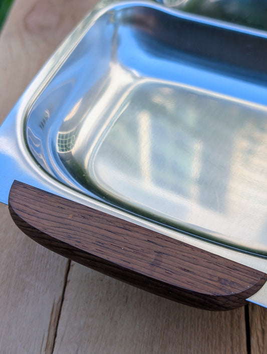 Invite a greater variety of backyard birds to your garden with this repurposed vintage stainless steel divided serving tray. Featuring two feeding compartments and warm wood handles, this one-of-a-kind piece combines timeless vintage style with practical bird-friendly function.