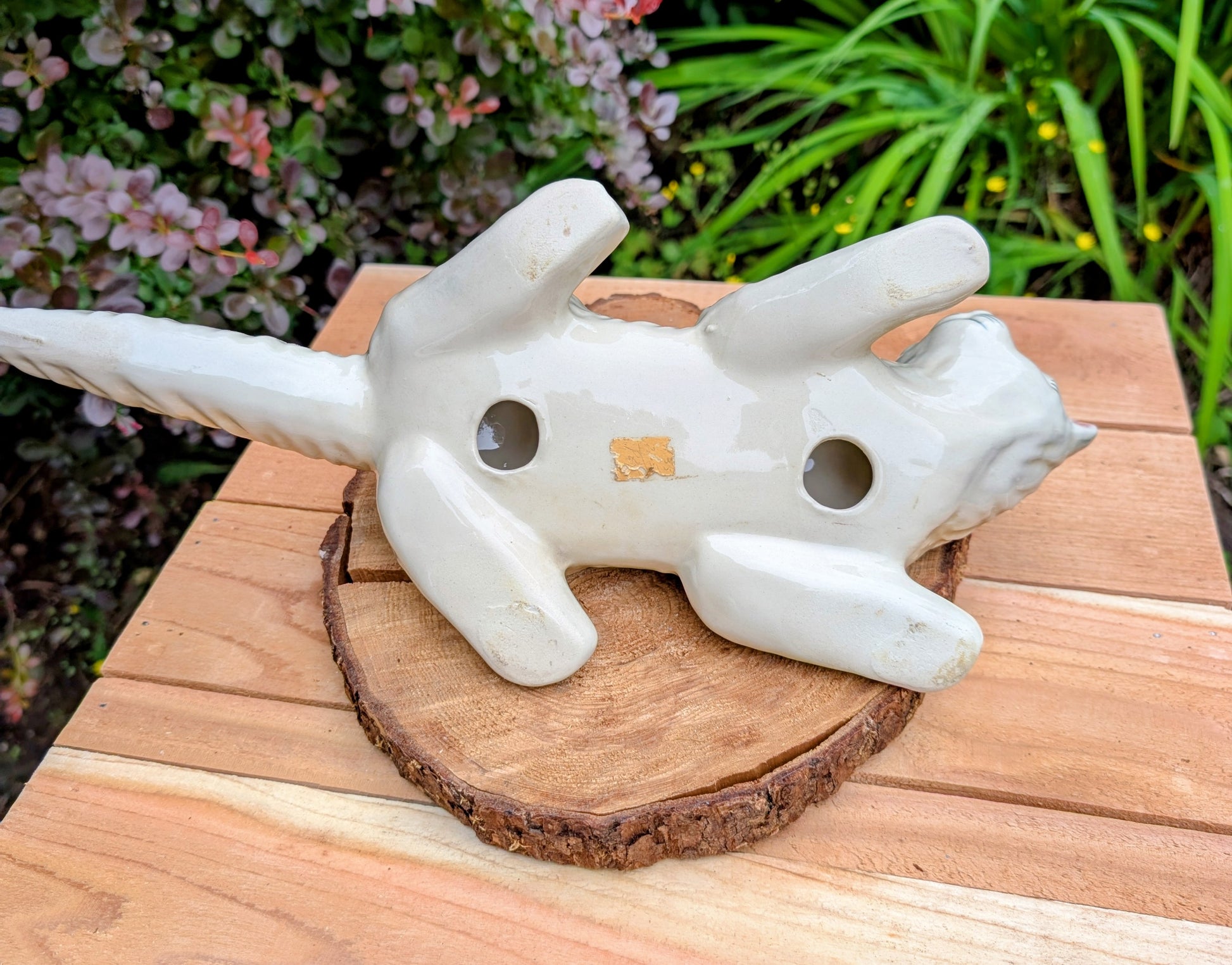 Bring a touch of mid-century whimsy to your home or garden with this vintage hand-painted ceramic wall hugger cat. Its generous 14-inch size, expressive face, and glossy gray-and-black finish make it a charming collectible for cat lovers and vintage décor enthusiasts alike.