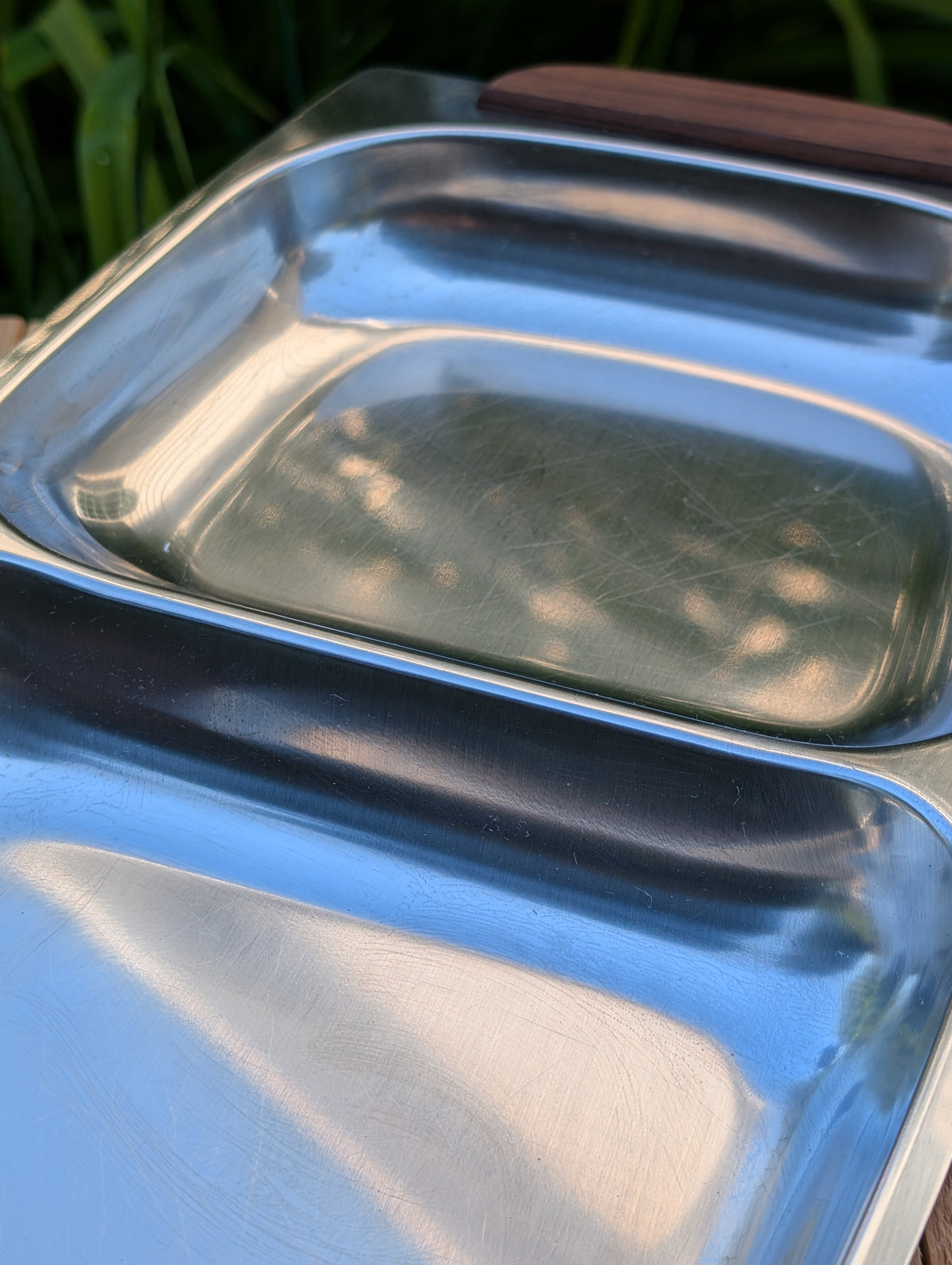 Invite a greater variety of backyard birds to your garden with this repurposed vintage stainless steel divided serving tray. Featuring two feeding compartments and warm wood handles, this one-of-a-kind piece combines timeless vintage style with practical bird-friendly function.