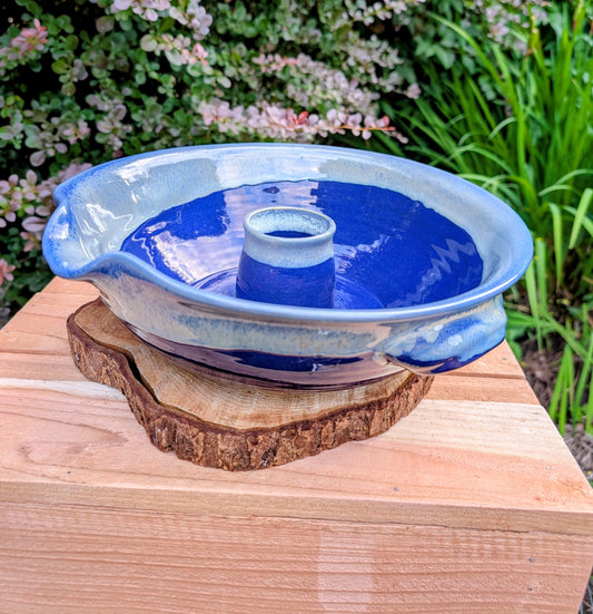 Bring handcrafted Southern stoneware into your kitchen with this vintage Tumbleweed Pottery Dixie Chicken Cooker. Designed to roast poultry upright for juicy, flavorful results, its vibrant cobalt blue glaze also makes it a beautiful serving and display piece when not in use.