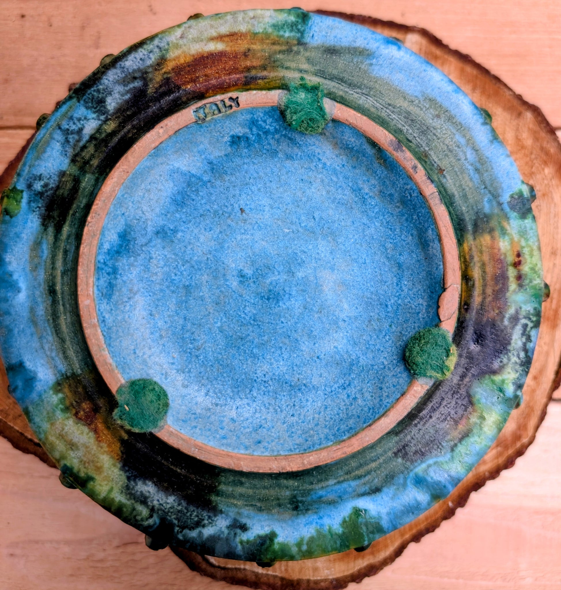 An authentic Alvino Bagni Italian art pottery ashtray, attributed to the celebrated Sea Garden collection produced for the American market through Raymor during the late 1960s. Its richly layered volcanic glaze and sculptural form make it equally stunning as a decorative bowl, catchall, or collectible Mid-Century Modern accent.