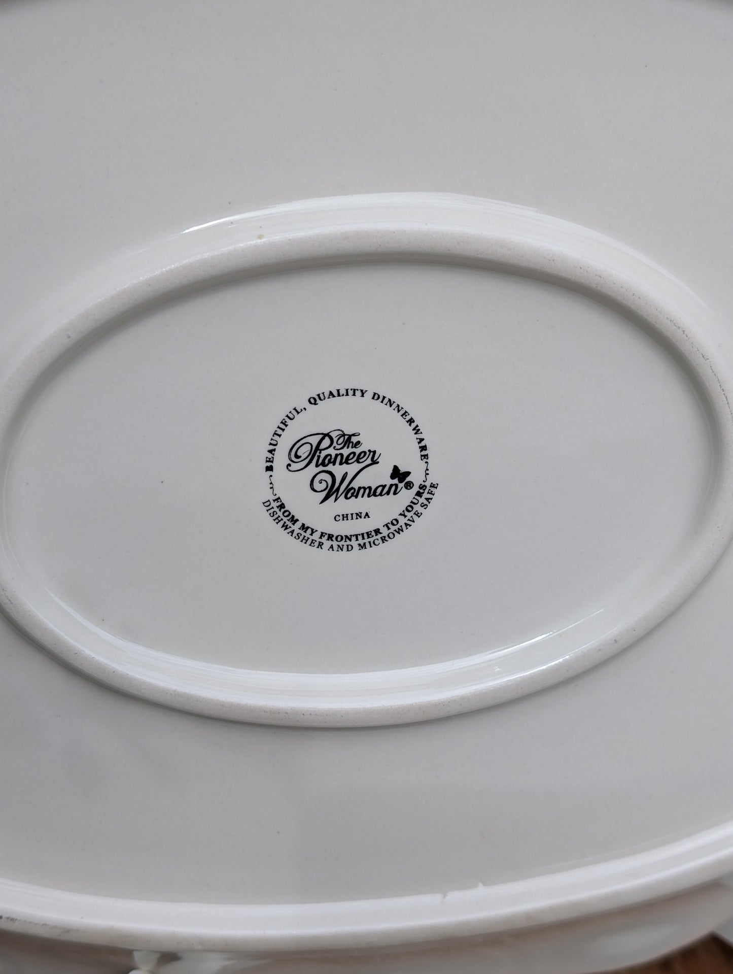 Gather & Feed™ Farmhouse Scallop Bird Feeding Platter