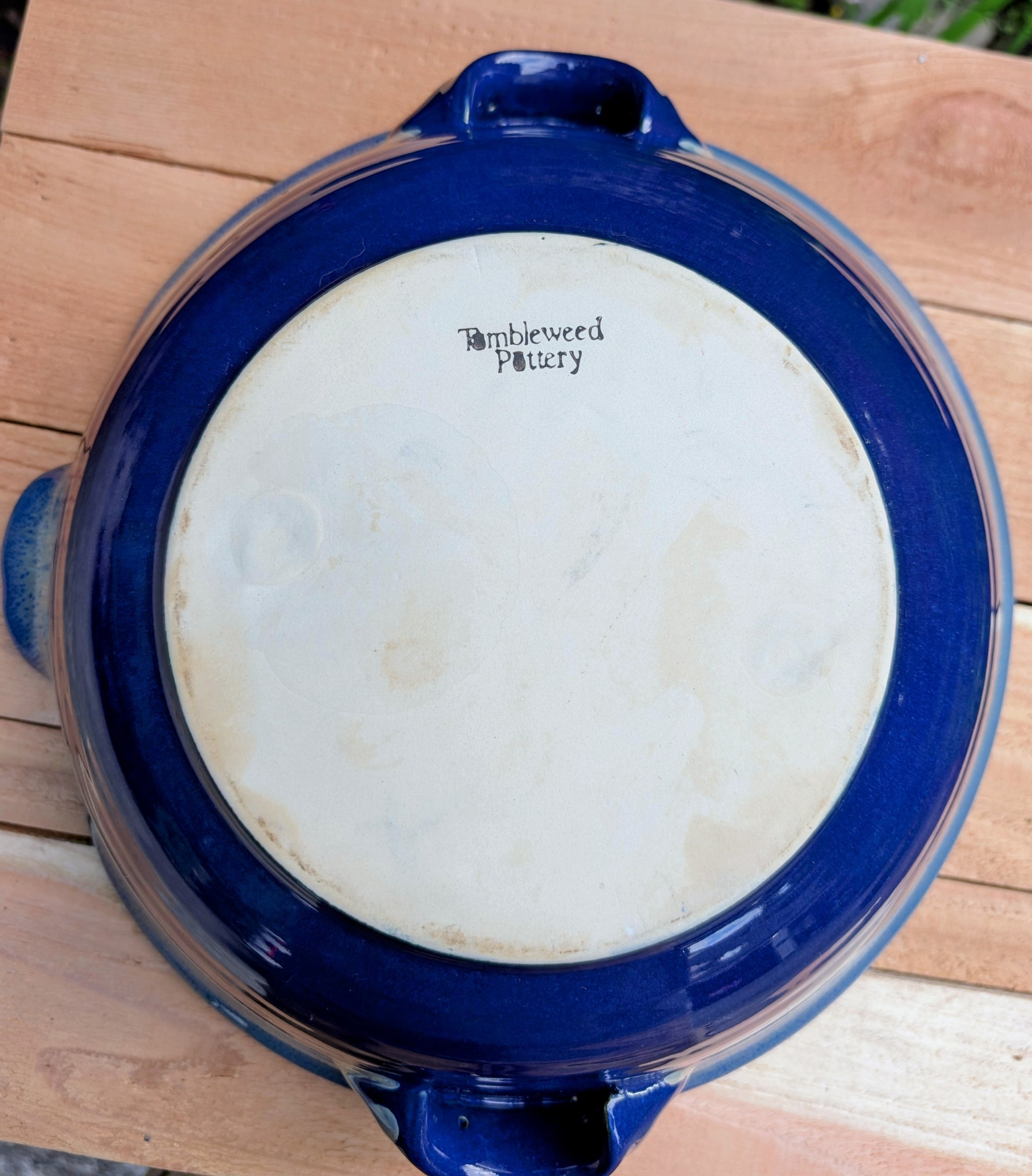 Bring handcrafted Southern stoneware into your kitchen with this vintage Tumbleweed Pottery Dixie Chicken Cooker. Designed to roast poultry upright for juicy, flavorful results, its vibrant cobalt blue glaze also makes it a beautiful serving and display piece when not in use.