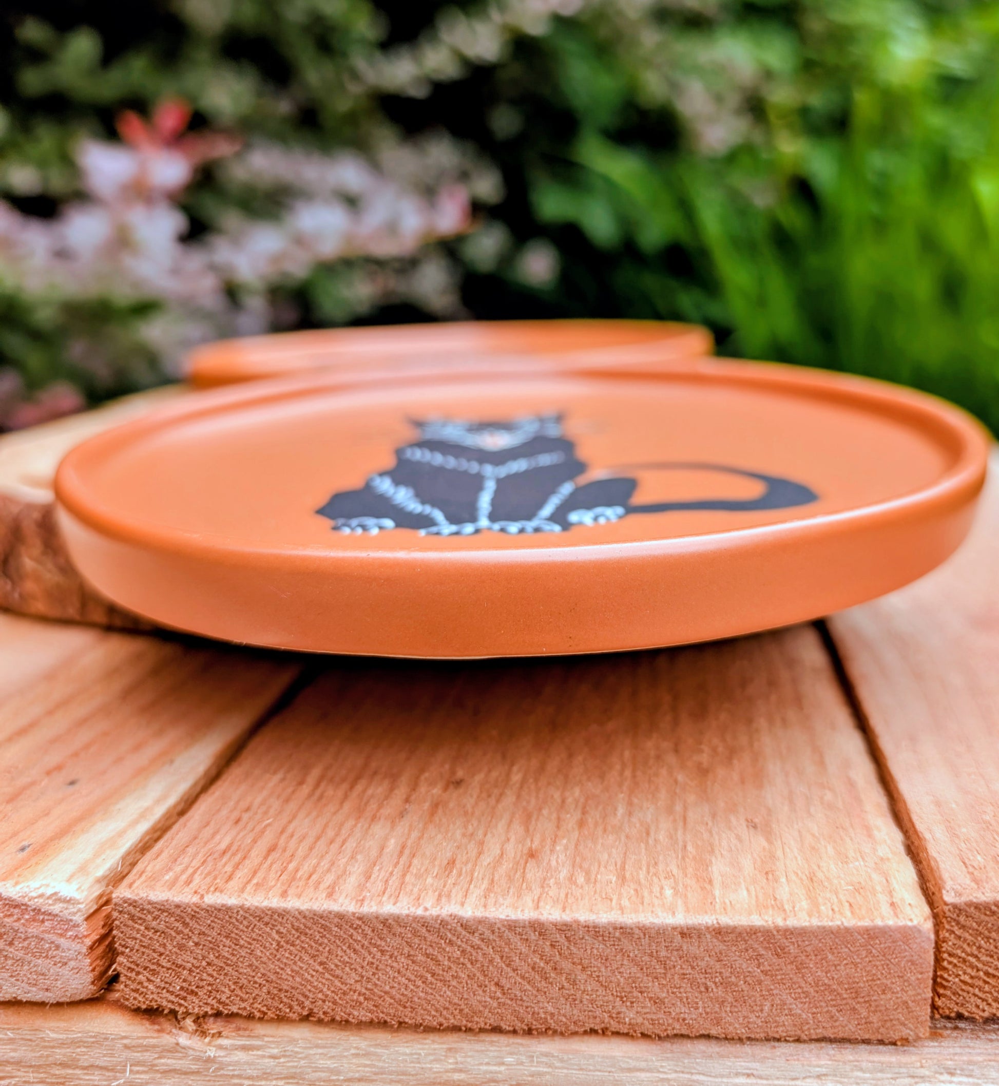 Celebrate the cozy charm of autumn with this whimsical Threshold™ Black Cat Stoneware Plate. Perfect as a snack plate, jewelry dish, decorative coaster, or seasonal accent, each plate is sold individually, with a matching pair available while supplies last.