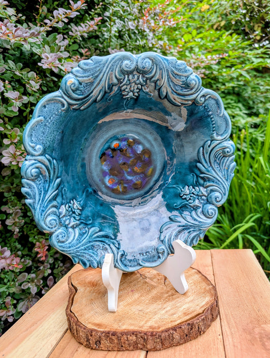 Bring timeless Mid-Century Modern style to your table with this authentic 1962 Florentine Originals California Pottery pedestal serving bowl. Finished in a striking cobalt blue gloss glaze, it serves equally well as a centerpiece, fruit bowl, or decorative display piece.