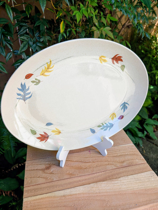 Celebrate the warmth of the harvest season with this authentic vintage Franciscan Ware Autumn Leaves oval serving platter. Made in California during the mid-century era, this beautifully preserved earthenware piece brings timeless craftsmanship and nature-inspired charm to both everyday dining and seasonal entertaining.