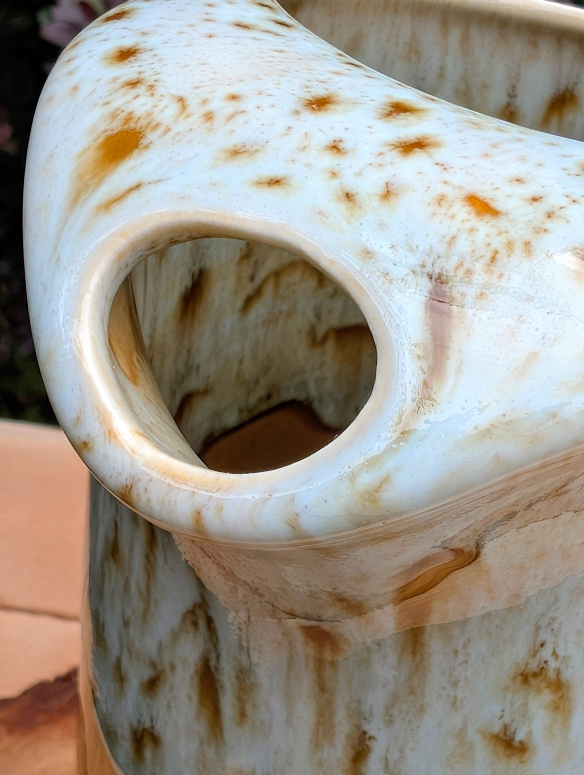 Bring timeless American craftsmanship into your home with this vintage Canonsburg Pottery Carefree Ironstone pitcher in the sought-after Butterscotch pattern. Its warm caramel glaze and signature white drip finish make it equally beautiful as a serving pitcher, floral vase, or rustic farmhouse accent.