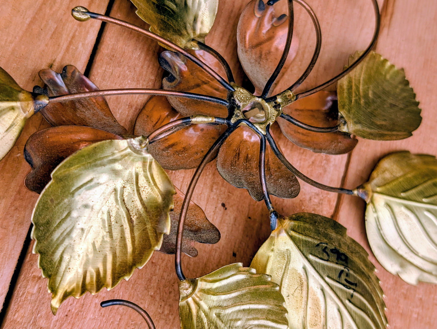 Bring the warmth of 1970s botanical décor into your home with this charming pair of vintage brass and copper-tone dogwood wall sculptures. Their delicate floral design and mixed-metal finish make them an easy addition to Mid-Century Modern, cottage, and nature-inspired interiors.