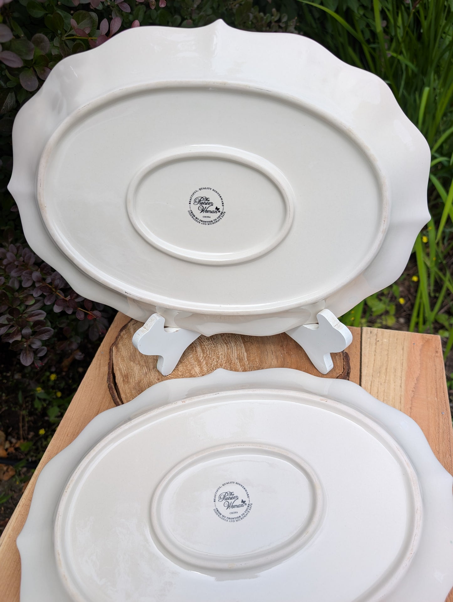 Gather & Feed™ Farmhouse Scallop Bird Feeding Platter
