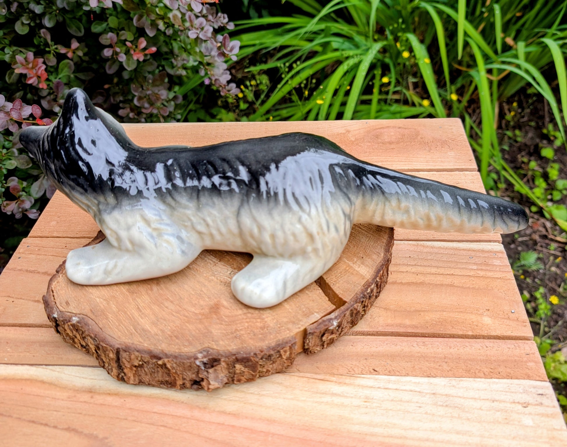 Bring a touch of mid-century whimsy to your home or garden with this vintage hand-painted ceramic wall hugger cat. Its generous 14-inch size, expressive face, and glossy gray-and-black finish make it a charming collectible for cat lovers and vintage décor enthusiasts alike.