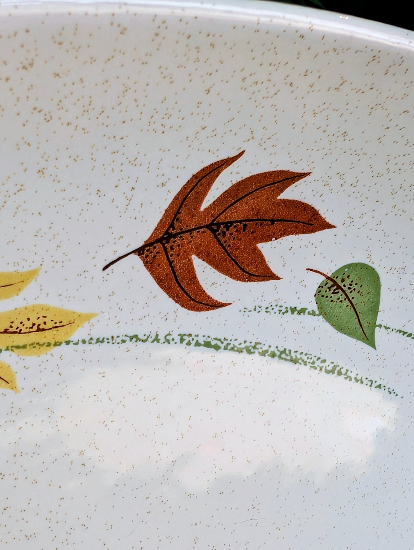Celebrate the warmth of the harvest season with this authentic vintage Franciscan Ware Autumn Leaves oval serving platter. Made in California during the mid-century era, this beautifully preserved earthenware piece brings timeless craftsmanship and nature-inspired charm to both everyday dining and seasonal entertaining.