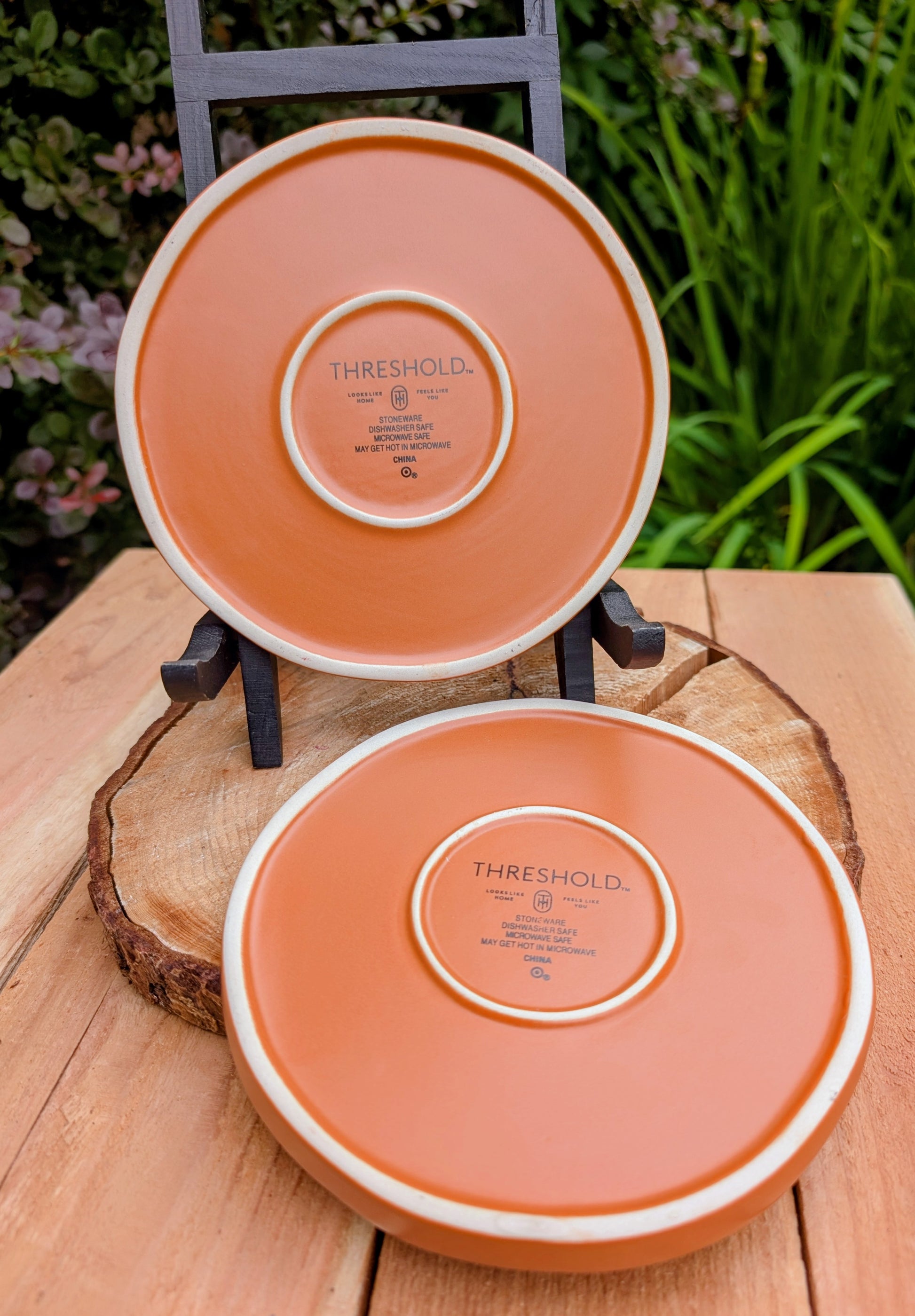 Celebrate the cozy charm of autumn with this whimsical Threshold™ Black Cat Stoneware Plate. Perfect as a snack plate, jewelry dish, decorative coaster, or seasonal accent, each plate is sold individually, with a matching pair available while supplies last.