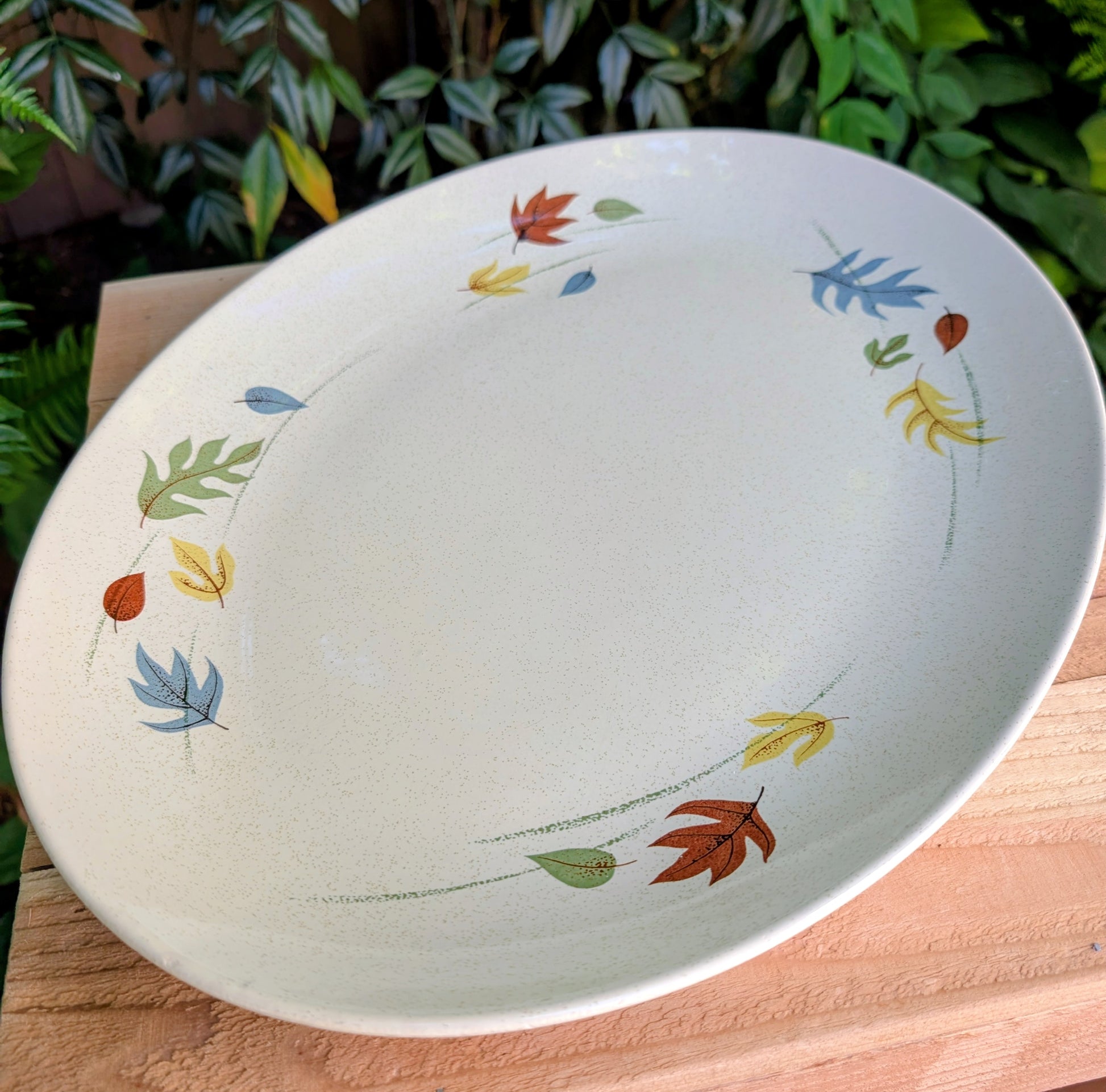 Celebrate the warmth of the harvest season with this authentic vintage Franciscan Ware Autumn Leaves oval serving platter. Made in California during the mid-century era, this beautifully preserved earthenware piece brings timeless craftsmanship and nature-inspired charm to both everyday dining and seasonal entertaining.