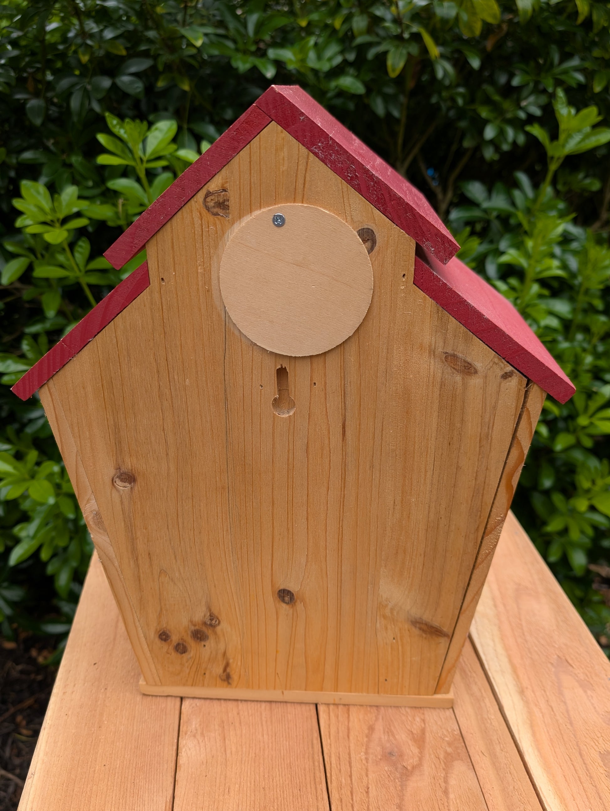 Create a welcoming refuge for native pollinators with this multi-chamber wooden insect hotel. Designed for solitary bees, butterflies, and other beneficial insects, it brings both natural beauty and ecological purpose to any garden or patio.